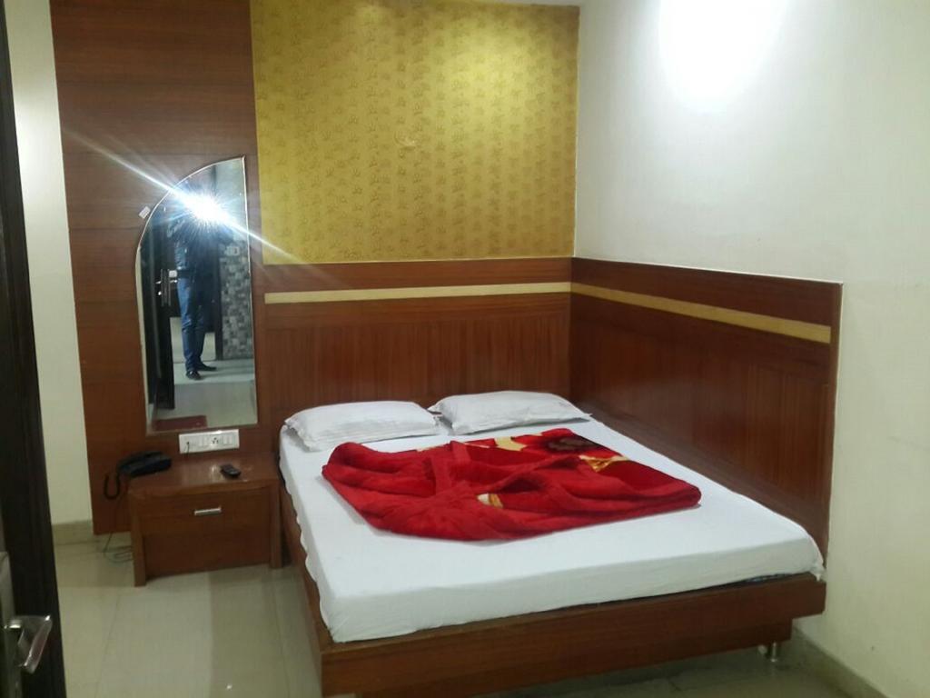 Hotel Shivam International - A Well Hygiene Property All Staff Vaccinated " New Delhi Room photo