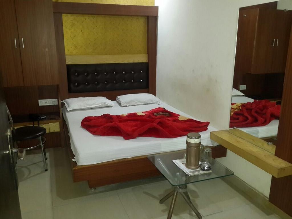 Hotel Shivam International - A Well Hygiene Property All Staff Vaccinated " New Delhi Room photo