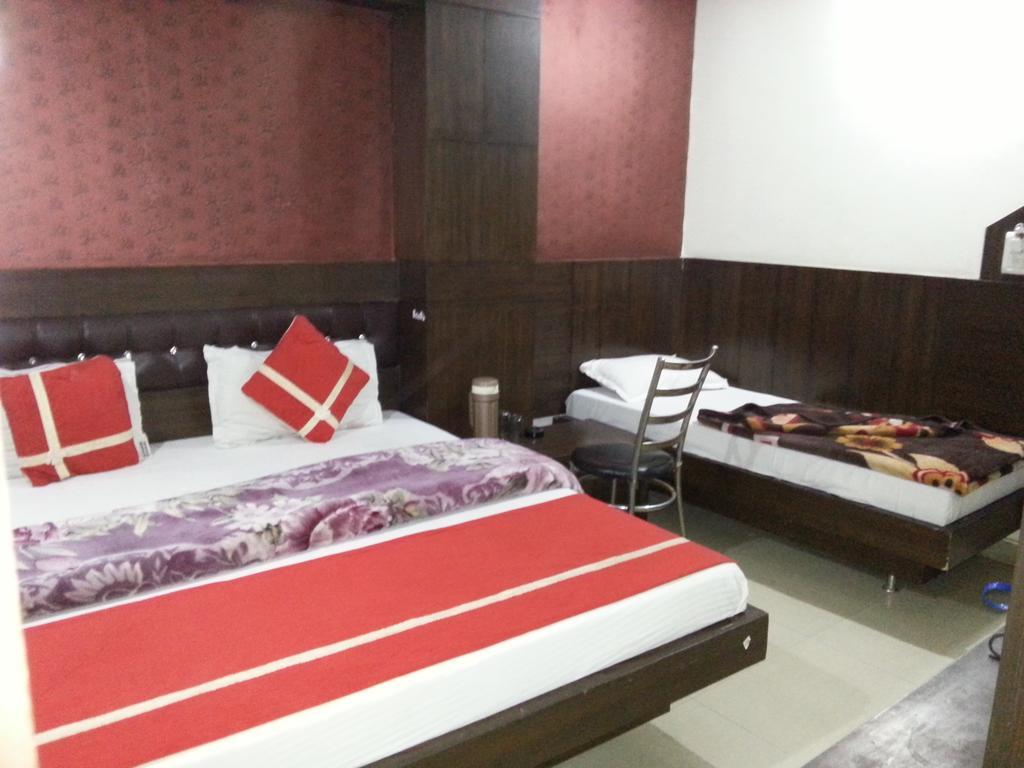 Hotel Shivam International - A Well Hygiene Property All Staff Vaccinated " New Delhi Room photo