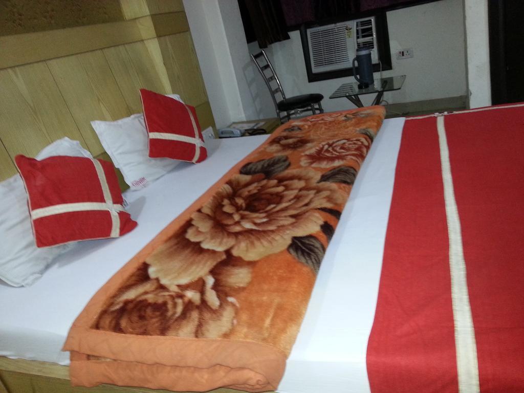Hotel Shivam International - A Well Hygiene Property All Staff Vaccinated " New Delhi Room photo